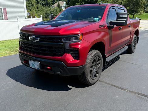 Used 2022 Chevrolet Silverado 1500 LT Trail Boss w/ Convenience Package II AWD/4WD image 1