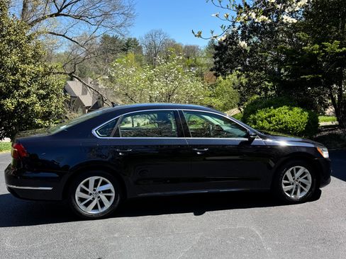 Used 2018 Volkswagen Passat 2.0T SE image 4
