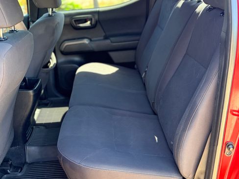 Used 2018 Toyota Tacoma TRD Sport w/ Technology Package image 14