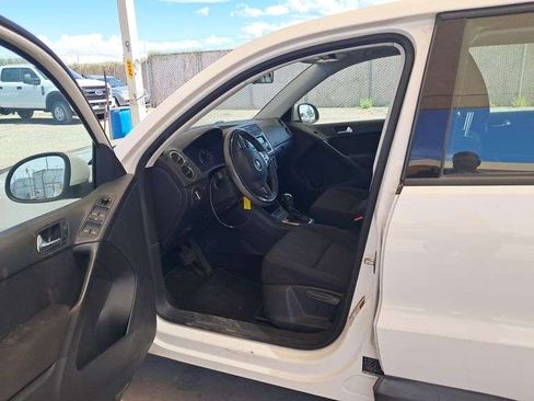 Used 2014 Volkswagen Tiguan S image 6