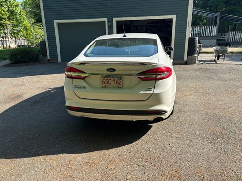 Used 2017 Ford Fusion SE w/ Equipment Group 201A FWD image 5