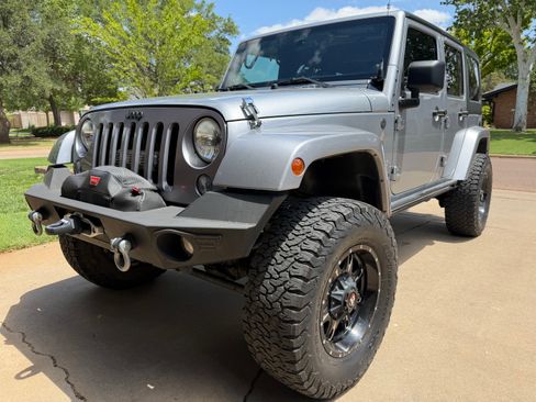 Used 2014 Jeep Wrangler Unlimited Sahara w/ Max Tow Package AWD/4WD image 6