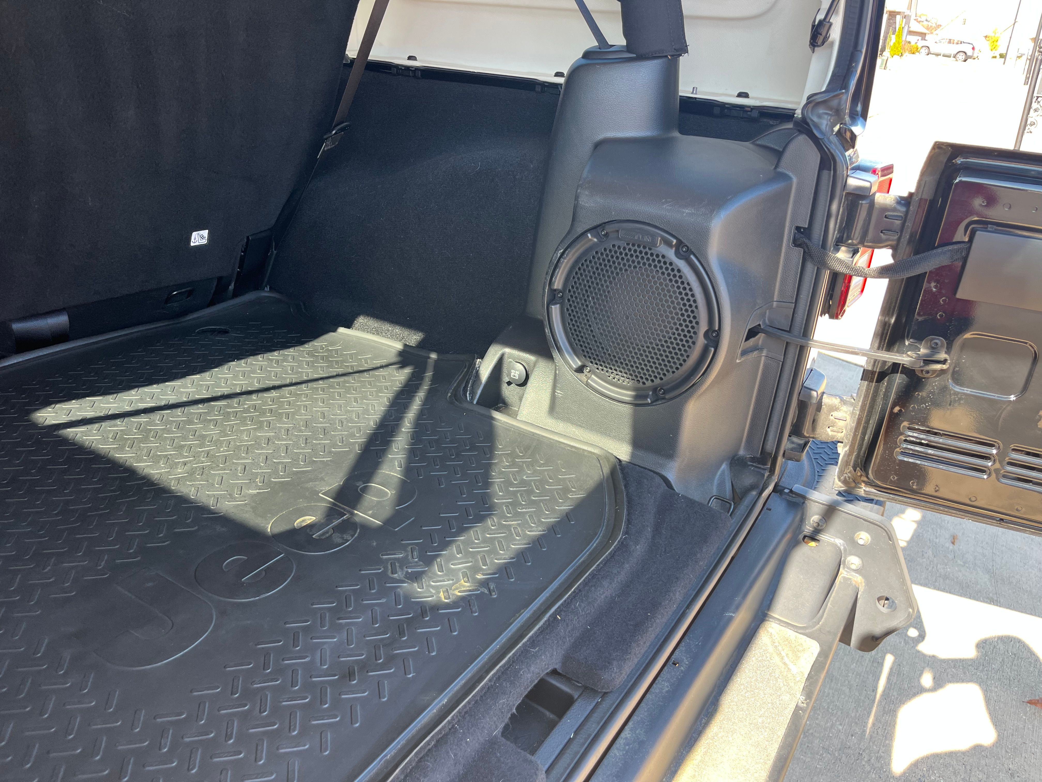 Used 2013 Jeep Wrangler Unlimited Sahara AWD/4WD image 10
