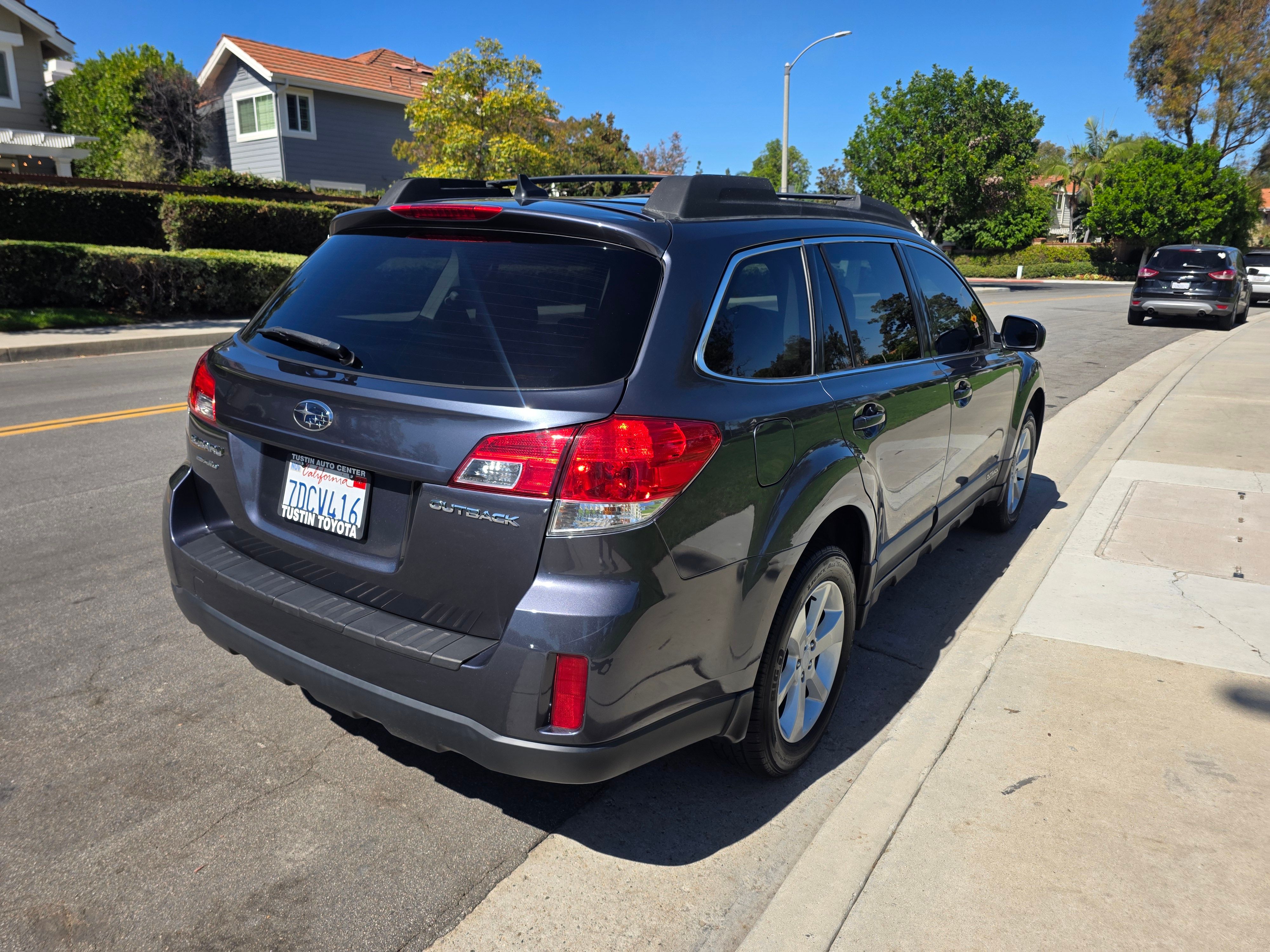 Used 2014 Subaru Outback 2.5i Premium AWD/4WD image 5