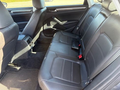 Used 2017 Volkswagen Passat 1.8T SE image 10