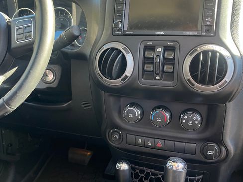 Used 2015 Jeep Wrangler Unlimited Sport image 12