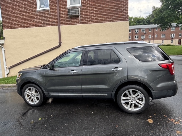 Used 2017 Ford Explorer Limited AWD/4WD image 2