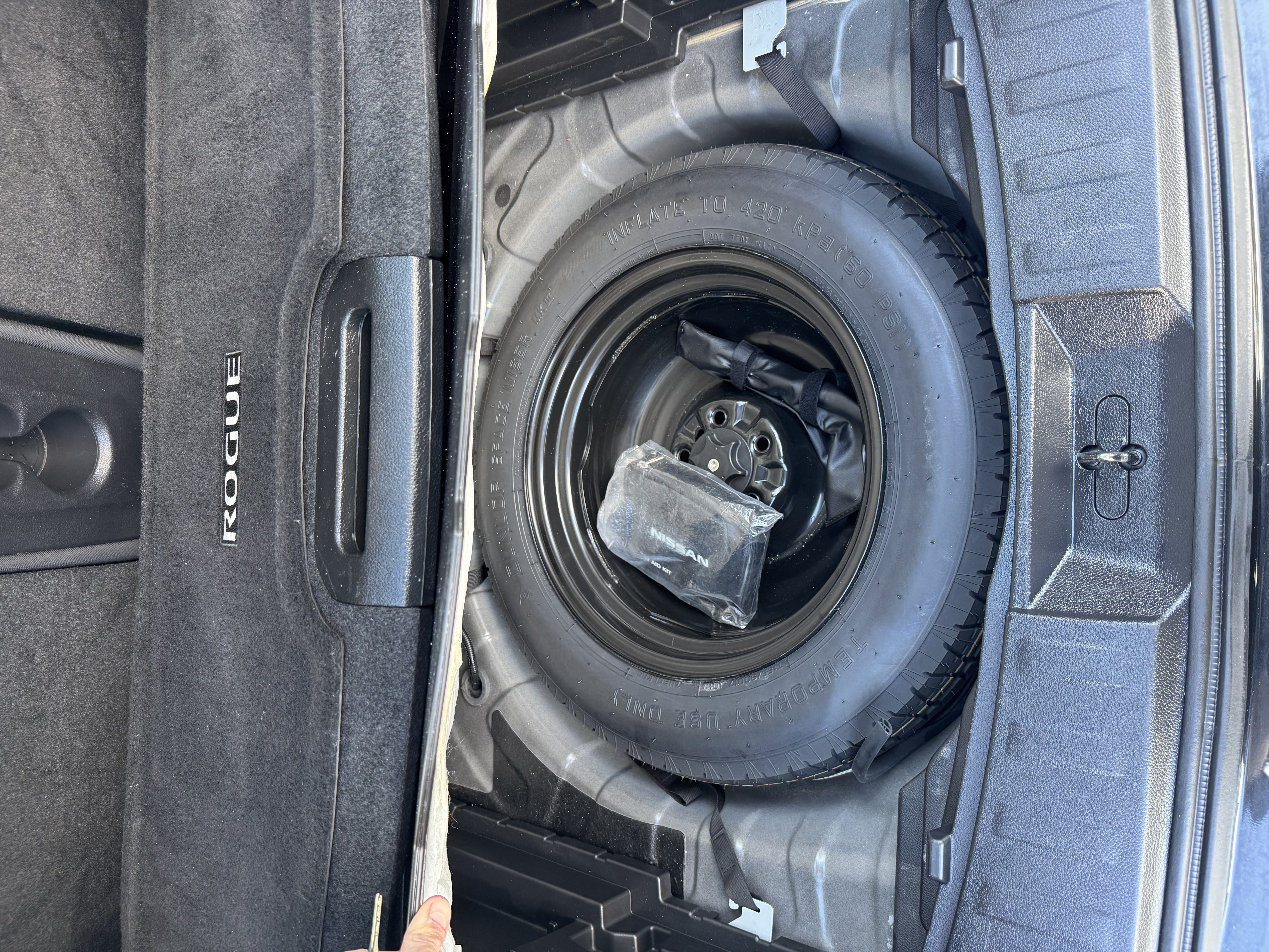 Used 2018 Nissan Rogue S AWD/4WD image 9