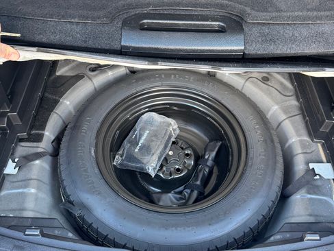 Used 2018 Nissan Rogue S AWD/4WD image 9