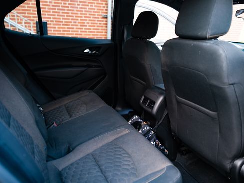 Used 2018 Chevrolet Equinox LT image 17