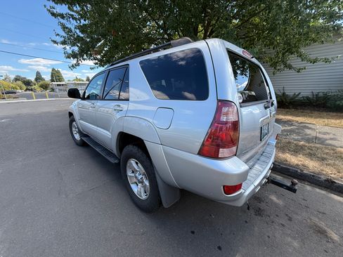 Used 2005 Toyota 4Runner SR5 AWD/4WD image 6