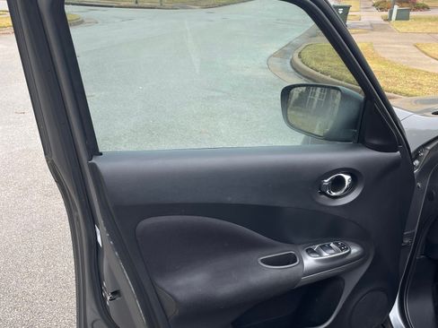 Used 2016 Nissan Juke S image 12