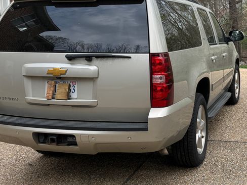 Used 2014 Chevrolet Suburban LT w/ Luxury Package image 4