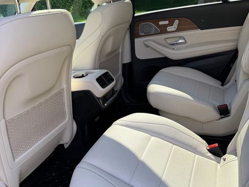 Used 2021 Mercedes-Benz GLS 450 4MATIC image 25