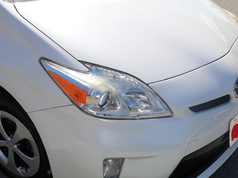 Used 2015 Toyota Prius Four w/ Deluxe Solar Roof Package FWD image 15