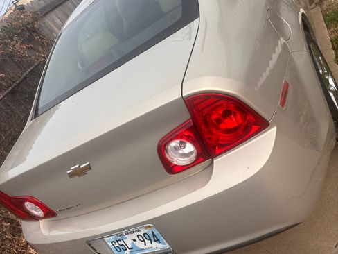 Used 2010 Chevrolet Malibu LT FWD image 8