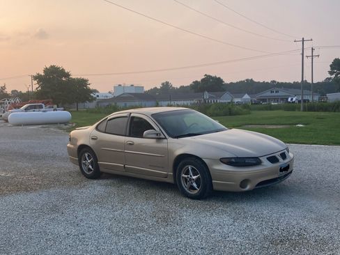Used 2002 Pontiac Grand Prix GT w/ Opt Pkg 3 FWD image 1