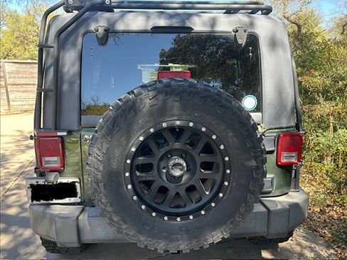 Used 2007 Jeep Wrangler Unlimited Sahara AWD/4WD image 5