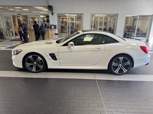 Used 2017 Mercedes-Benz SL 450 image 2