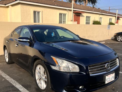 Used 2010 Nissan Maxima 3.5 SV w/ Monitor Pkg FWD image 2