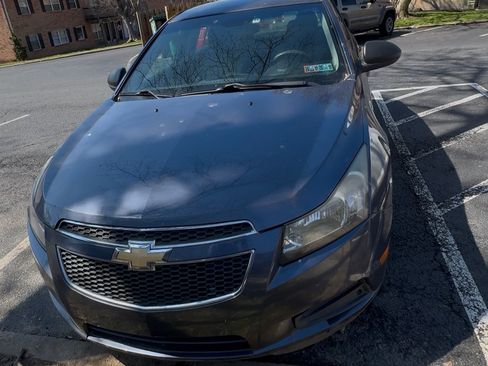 Used 2013 Chevrolet Cruze LS FWD image 1