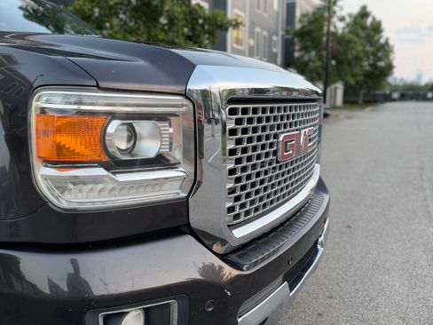 Used 2015 GMC Sierra 3500 Denali w/ Duramax Plus Package AWD/4WD image 9