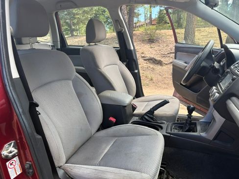 Used 2018 Subaru Forester 2.5i AWD/4WD image 12