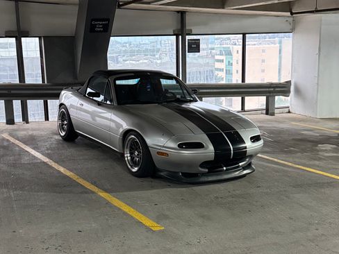 Used 1992 MAZDA MX-5 Miata RWD image 1