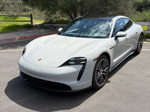 Used 2022 Porsche Taycan 4S image 8