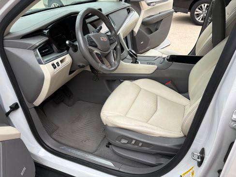 Used 2018 Cadillac XT5 Luxury w/ Driver Awareness Package AWD/4WD image 5