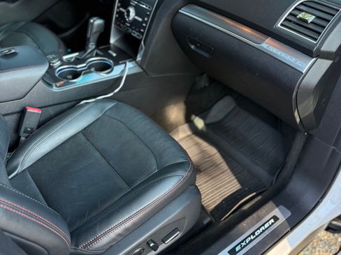Used 2016 Ford Explorer Sport w/ Equipment Group 401A image 11