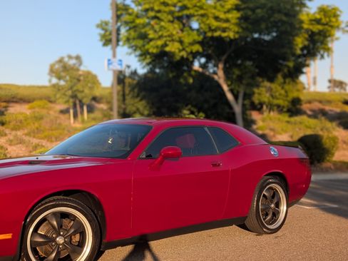 Used 2010 Dodge Challenger R/T image 5