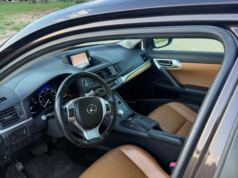 Used 2013 Lexus CT 200h w/ Premium Pkg w/Navigation FWD image 13