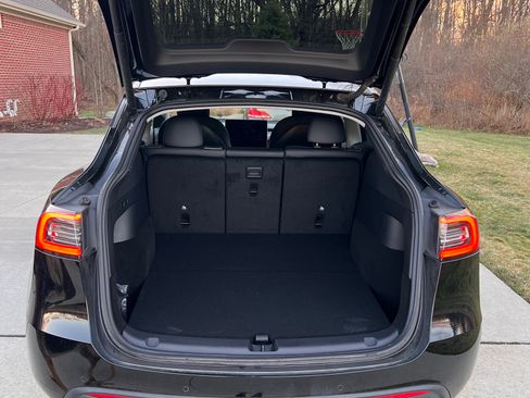 Used 2022 Tesla Model Y Long Range image 6