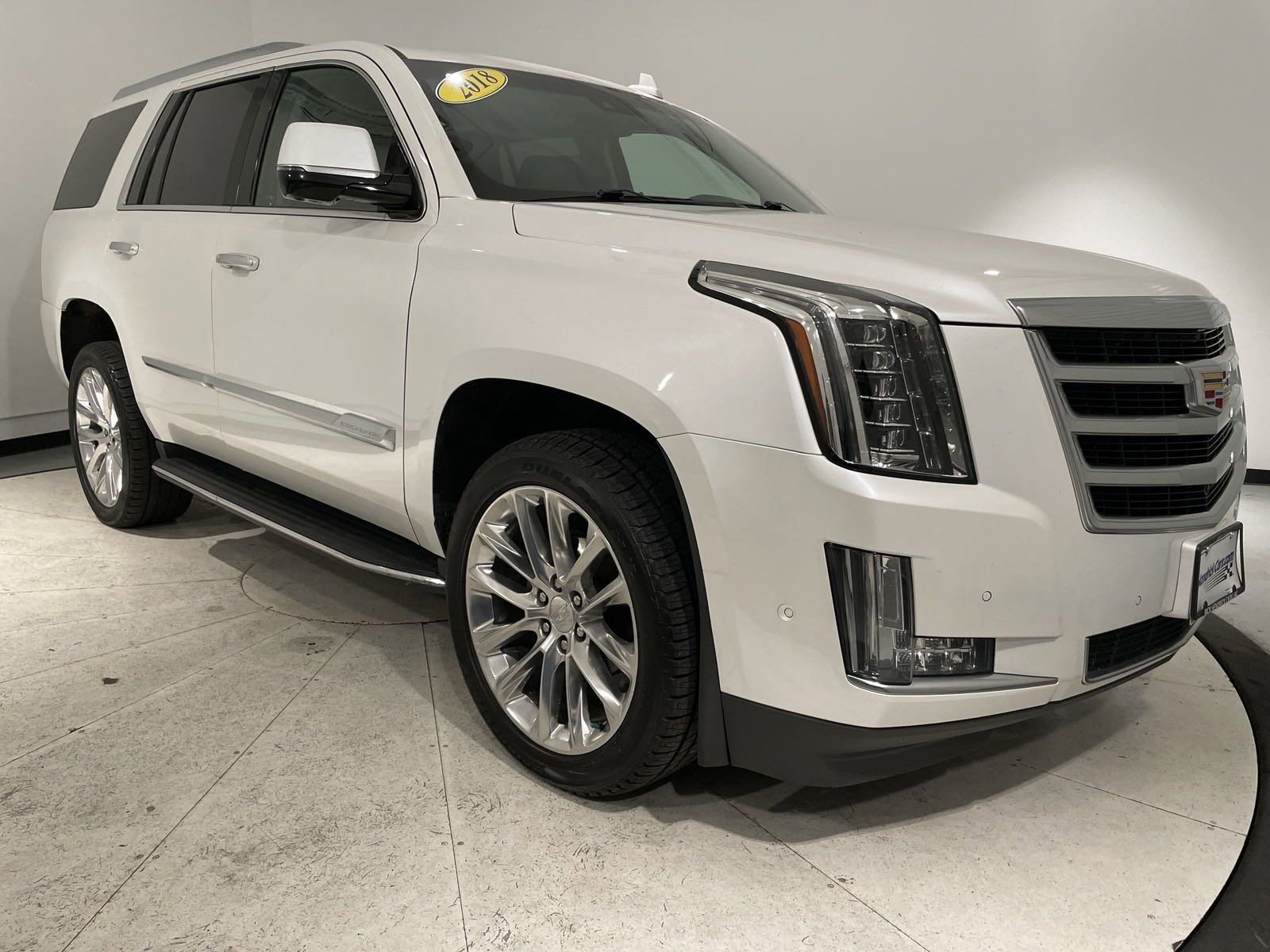 Used 2018 Cadillac Escalade Luxury AWD/4WD image 1