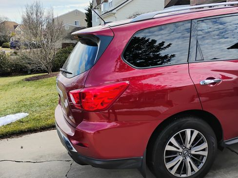 Used 2017 Nissan Pathfinder S image 6