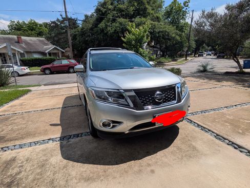 Used 2014 Nissan Pathfinder Platinum w/ Platinum Premium Package FWD image 2
