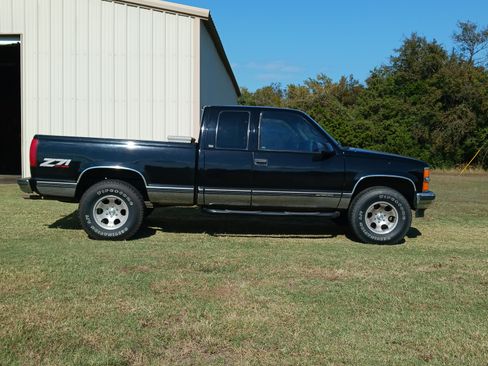 Used 1998 Chevrolet Silverado 1500 4x4 Extended Cab w/ Preferred Equipment Group 2 image 2
