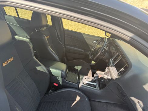 Used 2017 Dodge Charger R/T image 10