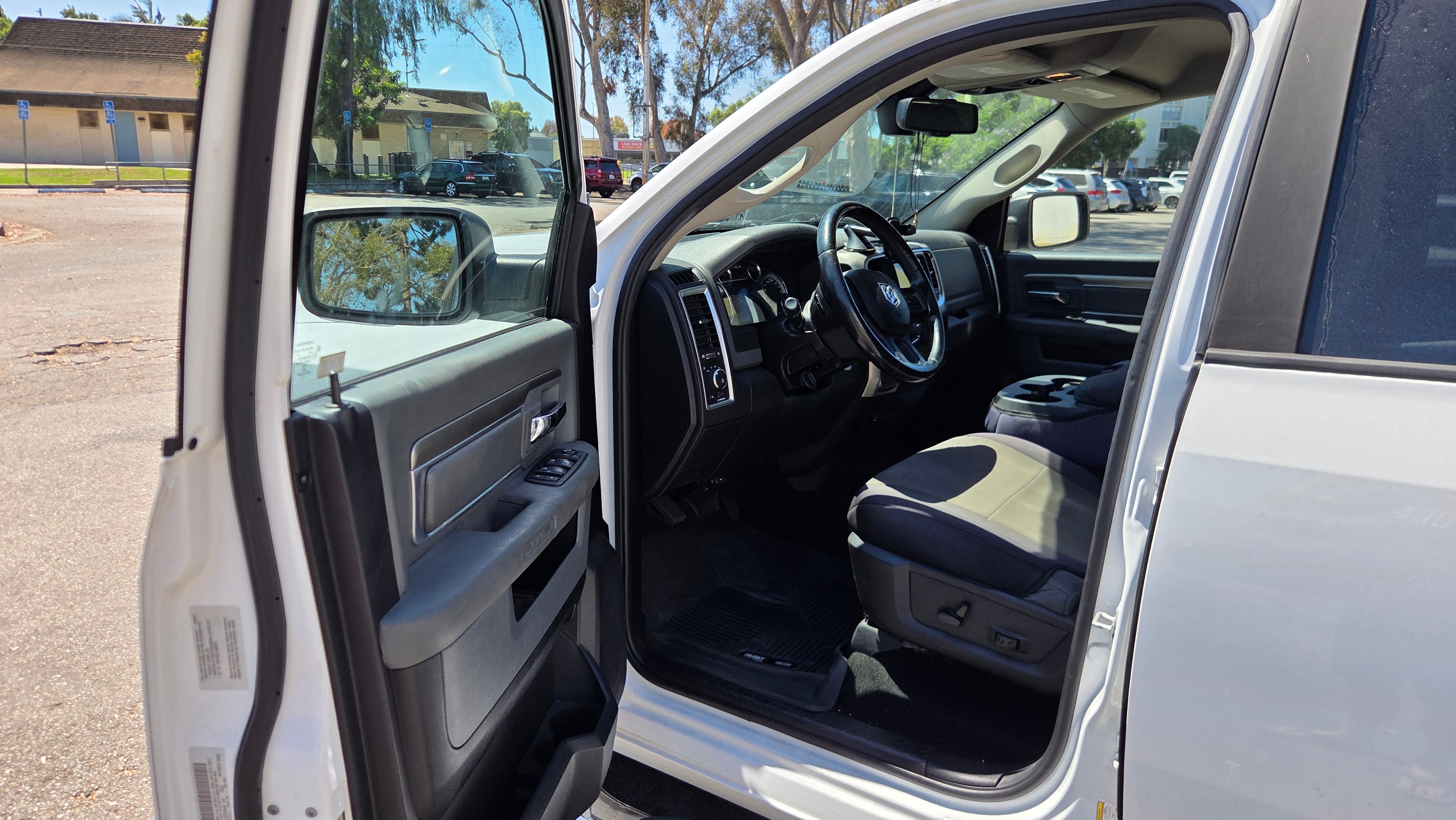 Used 2015 RAM 1500 Big Horn RWD image 2