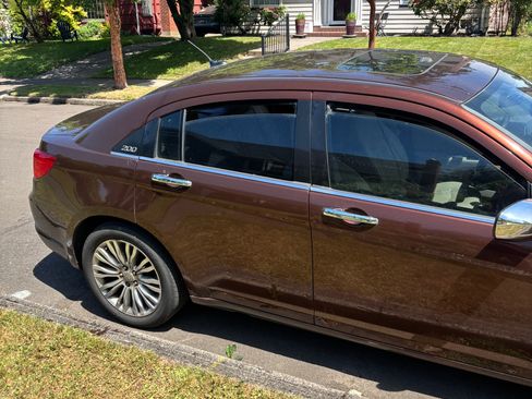 Used 2012 Chrysler 200 Limited FWD image 2