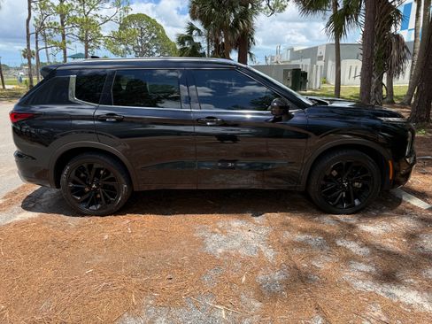 Used 2023 Mitsubishi Outlander SEL FWD image 4