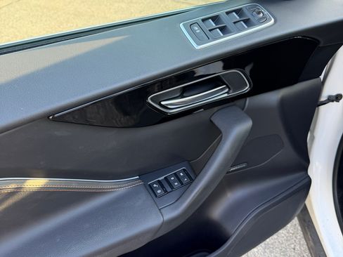 Used 2019 Jaguar F-PACE Prestige image 12