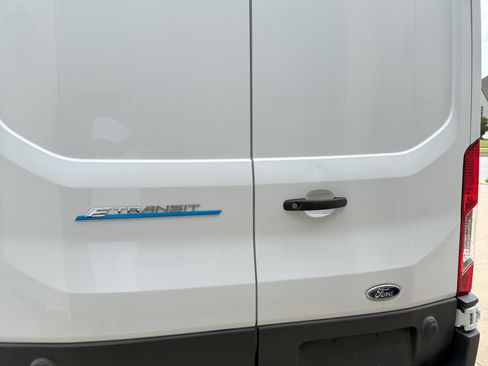 Used 2022 Ford E-Transit 148 High Roof Extended image 2