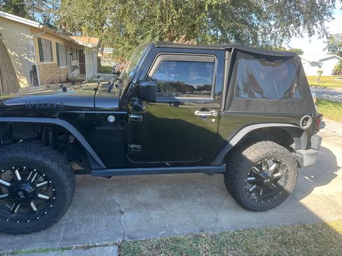 Used 2015 Jeep Wrangler Sport image 3