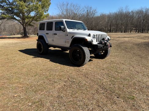 Used 2021 Jeep Wrangler Unlimited Sahara image 4