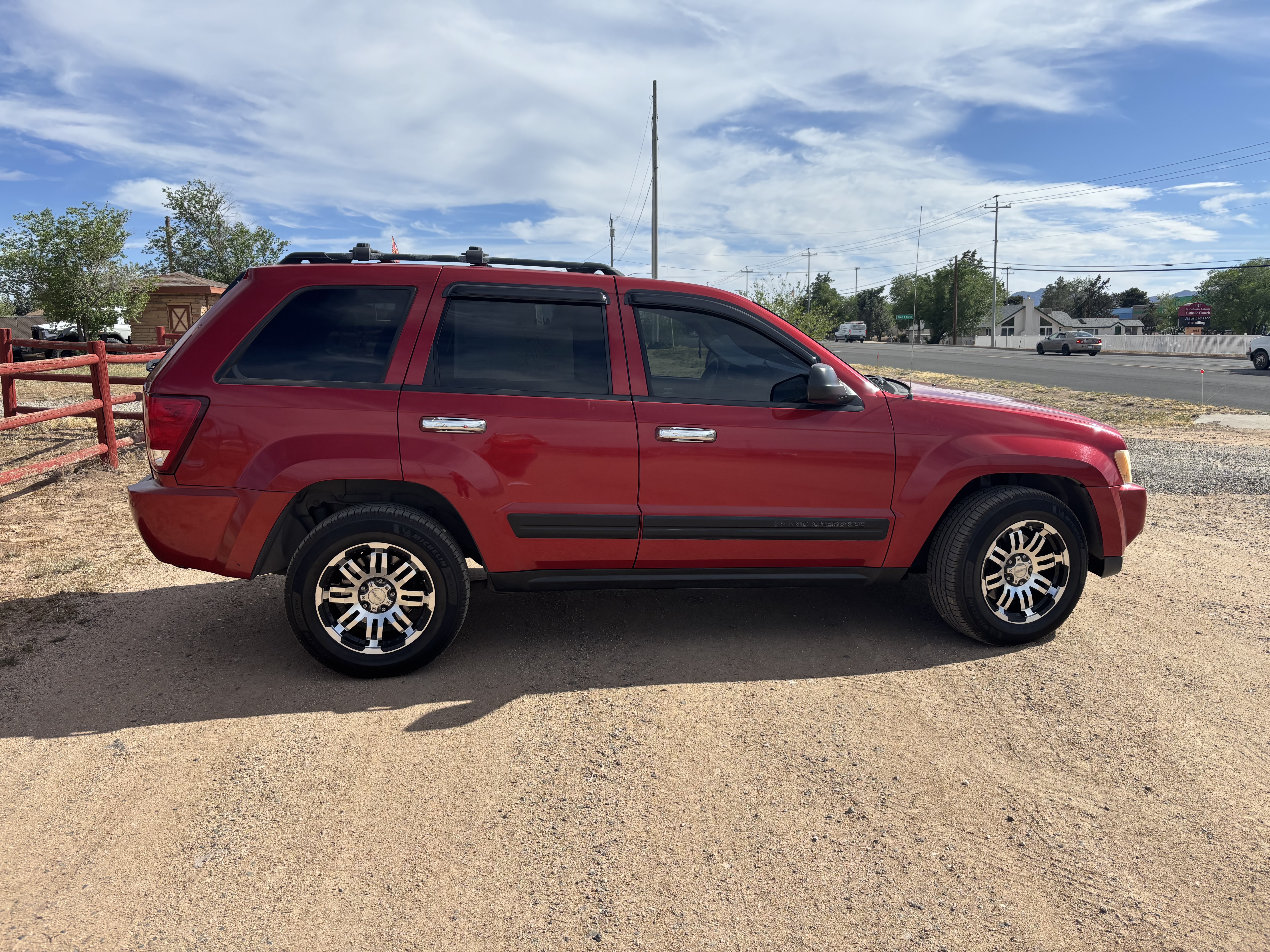 Used 2005 Jeep Grand Cherokee Laredo AWD/4WD image 4