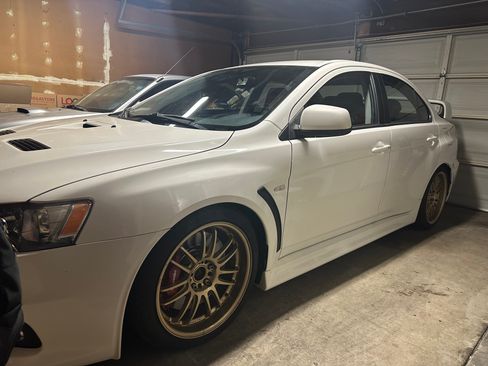 Used 2014 Mitsubishi Lancer Evolution GSR image 9