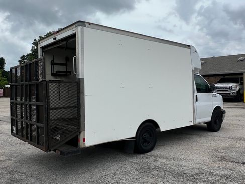 Used 2019 Chevrolet Express 3500 w/ Power Convenience Package RWD image 5