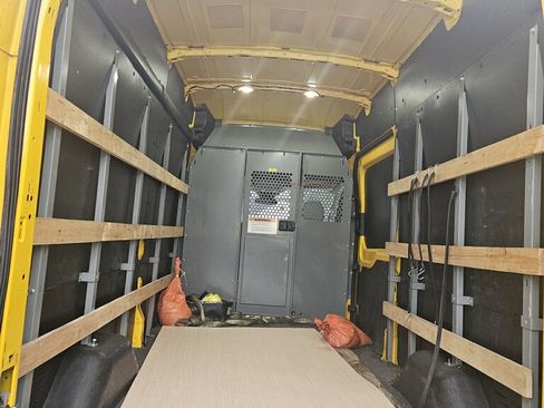 Used 2018 Ford Transit 250 High Roof image 6